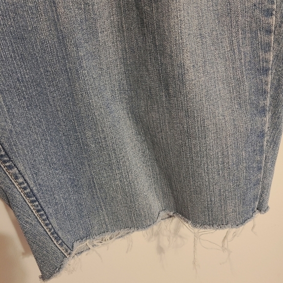 Levi's | Women's Mid Rise Medium Rinse Stretch Denim Shorts (Size 20W Short) - Picture 9 of 13